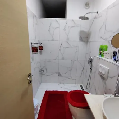 아파트 Apartment Apartment *