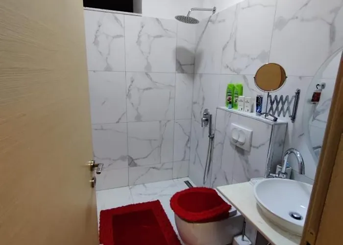 Apartment Apartment 公寓 地拉那